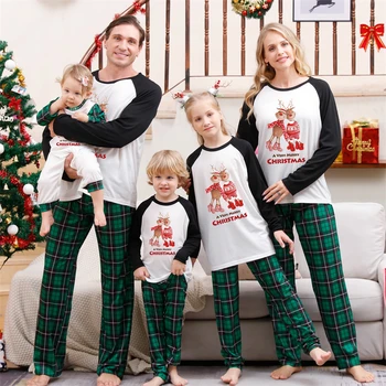 2023 Рождественские семейные подходящие наряды Милый олень Отец Мать Дети Детские пижамные комплекты Клетчатый папа Мама и я Рождественская одежда пижамы