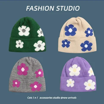 Японские вязаные шапки с цветами для женщин Милые Harajuku 2022 Осень и зима Новая защита ушей Теплая студенческая милая шапочка